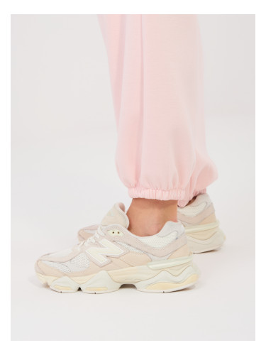 Светло розови спортни панталони