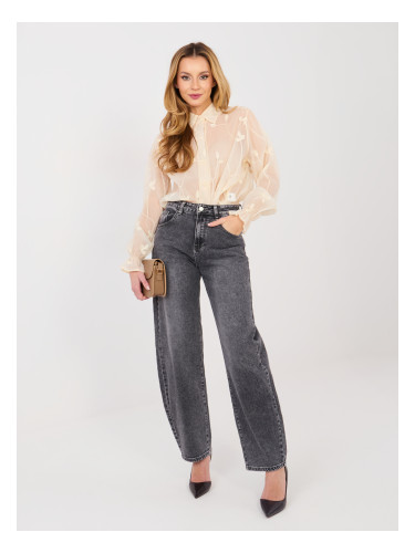 Бежова блуза с шарки