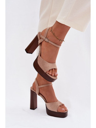 Дамски сандали на платформа, изработени от еко велур