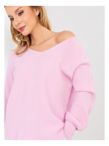 Светлорозов пуловер с деколте