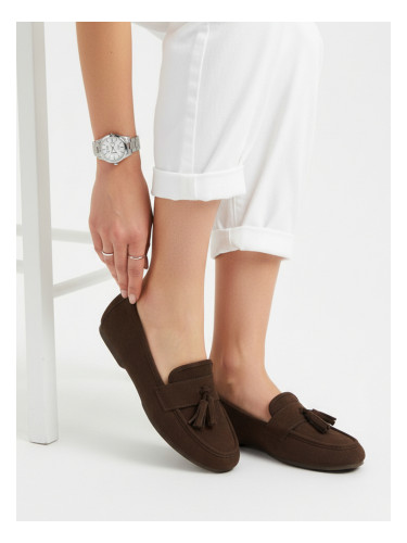 Кафяви мокасини с декоративни пискюли