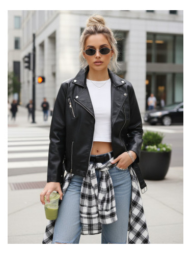 Черно кожено яке и прави дънки