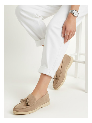 Дамски мокасини с декоративни пискюли