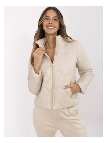 Бежово ватирано яке