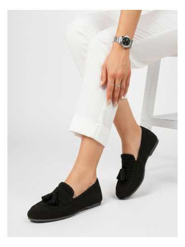 Черни мокасини с декоративни пискюли