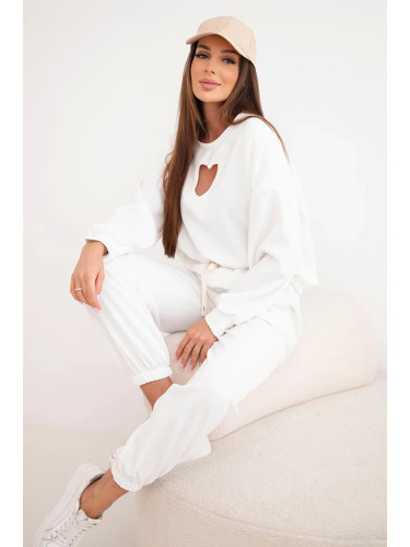 Дамски комплект с изрезка във формата на сърце