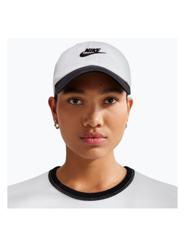 Шапка с козирка Nike Club Unstructured Futura Wash white/black/black