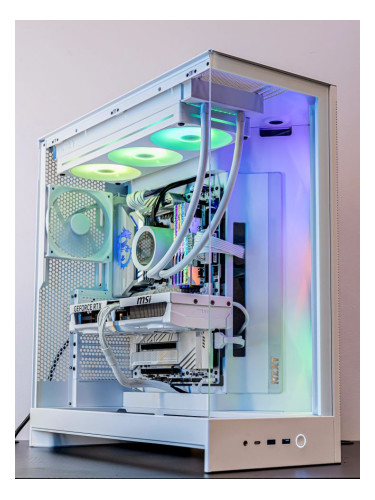 AMD Ryzen 7 9800X3D | RTX 5080 16GB | 64GB DDR5 Royal | 4TB Gen5 SSD -