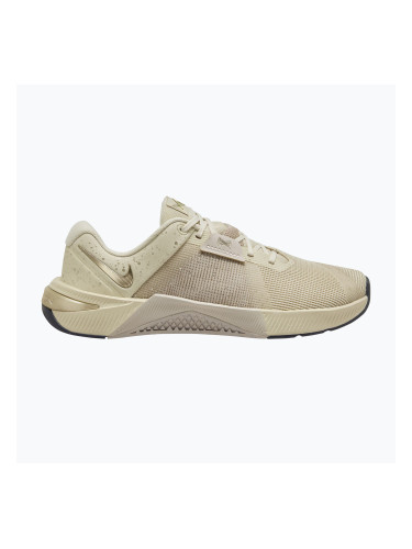 Дамски обувки за тренировка Nike Metcon 10 SE light khaki/cream ii/metallic gold grain