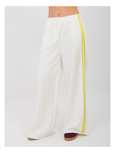 Бели спортни панталони с райета