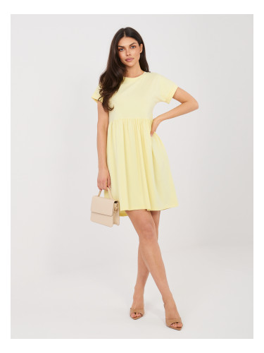 Пастелно жълта лятна рокля с къс ръкав