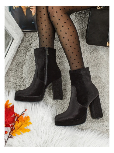 Дамски боти до глезена с токчета Resti