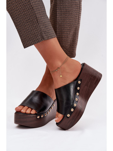 Дамски чехли на платформа с позлатени катарами