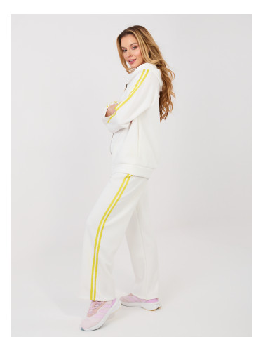 Комплект от две части в екрю със суитшърт