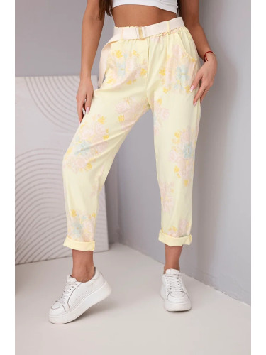 Дамски панталон с флорален принт Kesi Włoski в жълто