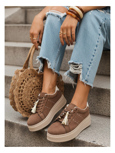 Дамски кафяви ниски маратонки с декоративни пискюли