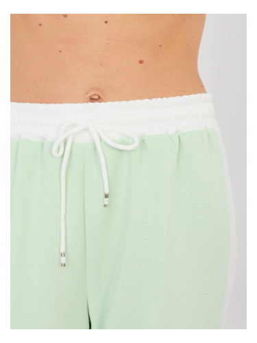 Светлозелен дамски тоалет