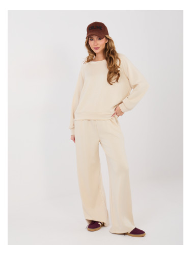Дамски комплект в светло бежово
