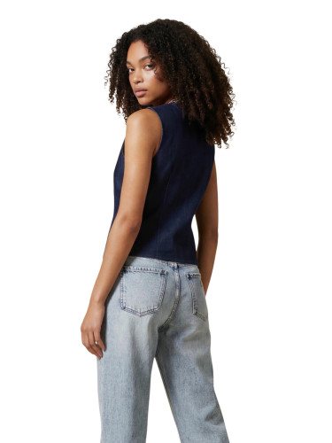 Само дамски жилетки