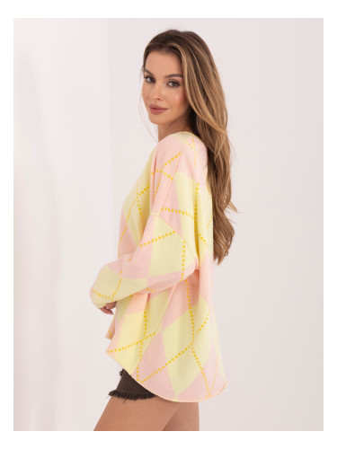 Светло розова блуза с геометричен модел