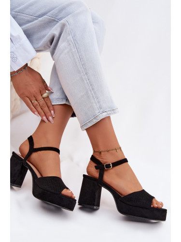 Дамски сандали на платформа, изработени от еко велур