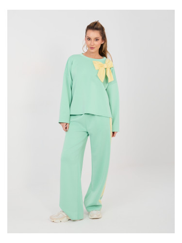 Светлозелен анцуг