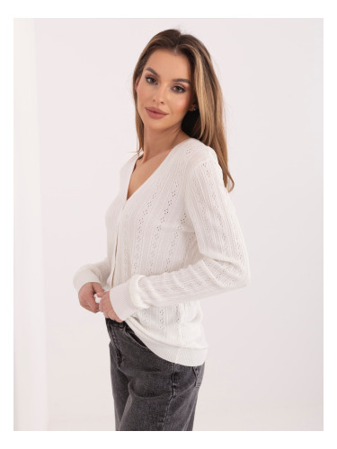 Бял ажурен пуловер с копчета