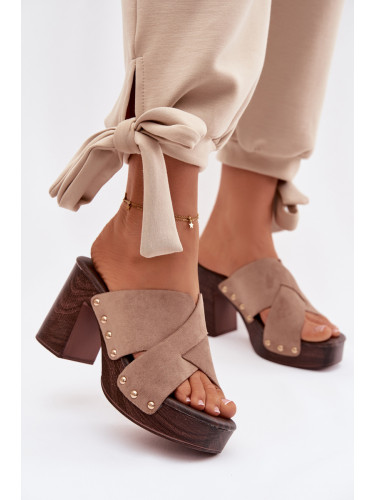 Дамски сандали на ток с декоративни нитове