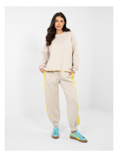 Светлобежов дамски комплект с оувърсайз суитшърт