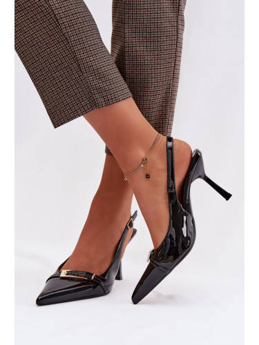 Дамски сандали на висок ток със златна катарама