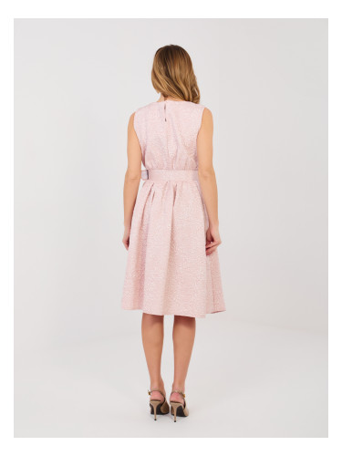 Коктейлна рокля без ръкави в пастелно розово