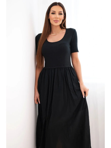 Миди рокля с къси ръкави и разкроена пола