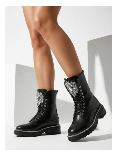 Дамски боти с връзки