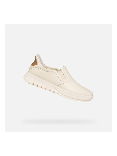 Кремави дамски маратонки Geox Flextride Plus