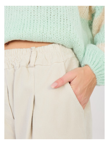 Светлобежов панталон с ластик на талията