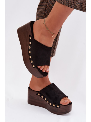 Дамски сандали на платформа, изработени от еко велур с катарами