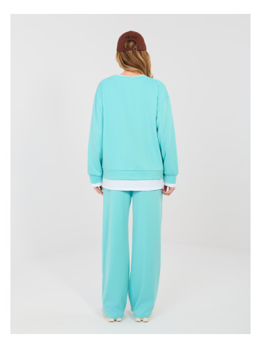 Анцуг в цвят мента