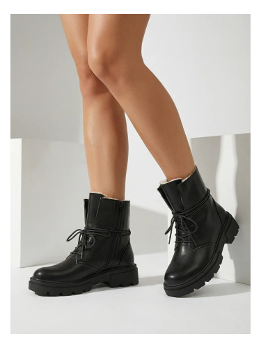 Дамски черни зимни боти до глезена
