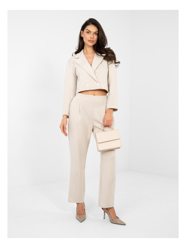 Бежов комплект с двуредно сако