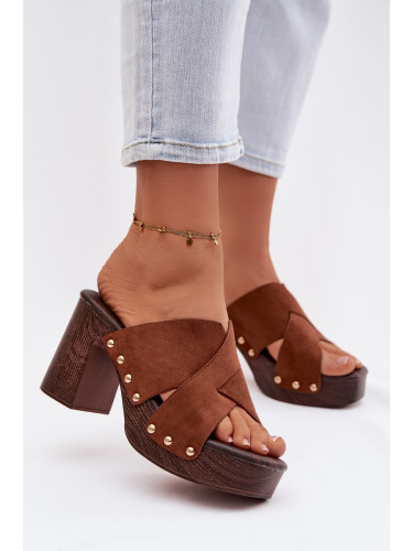 Дамски сандали на висок ток с декоративни катарами