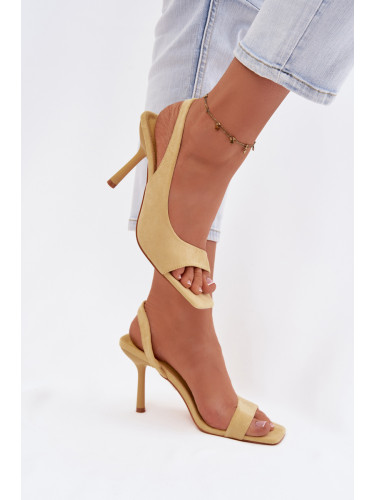 Дамски сандали на висок ток, изработени от еко велур