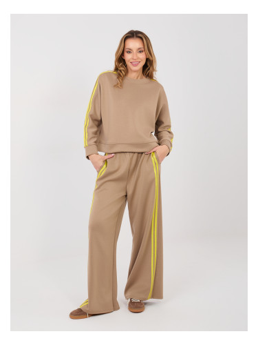 Дамски бежов раиран тоалет