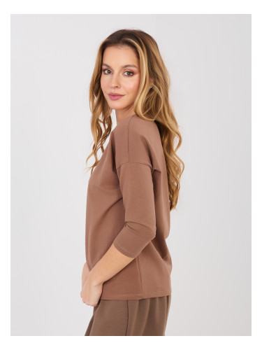 Кафява блуза с кръгло деколте