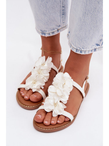 Дамски сандали с флорална декорация Бели Ноемия