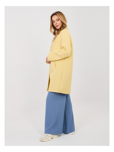 Жълто палто с яка