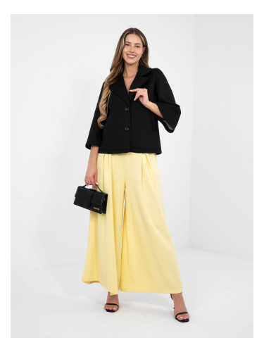 Черна къса пелерина от пяна