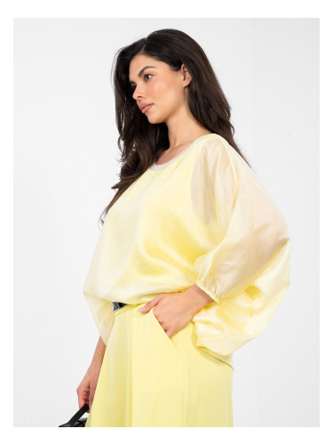 Жълта сатенена блуза