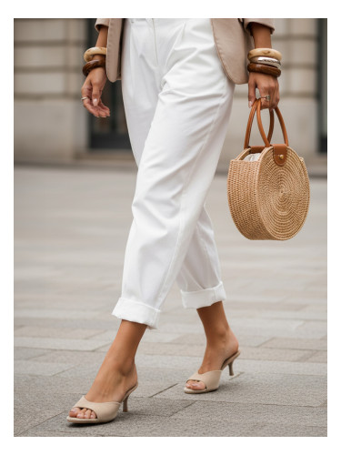 Бежови обувки с отворен връх