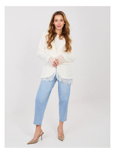 Дамско яке в екрю цвят с подплънки на раменете