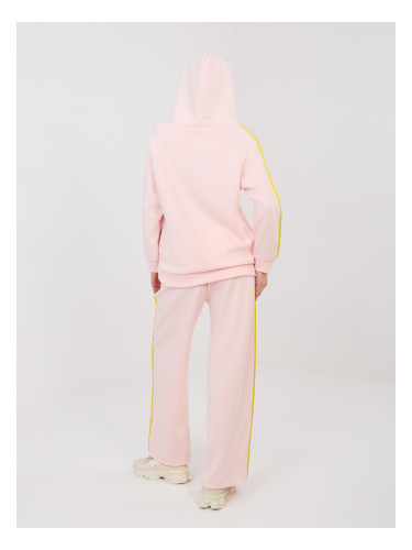 Пастелно розов комплект, изработен от мек материал